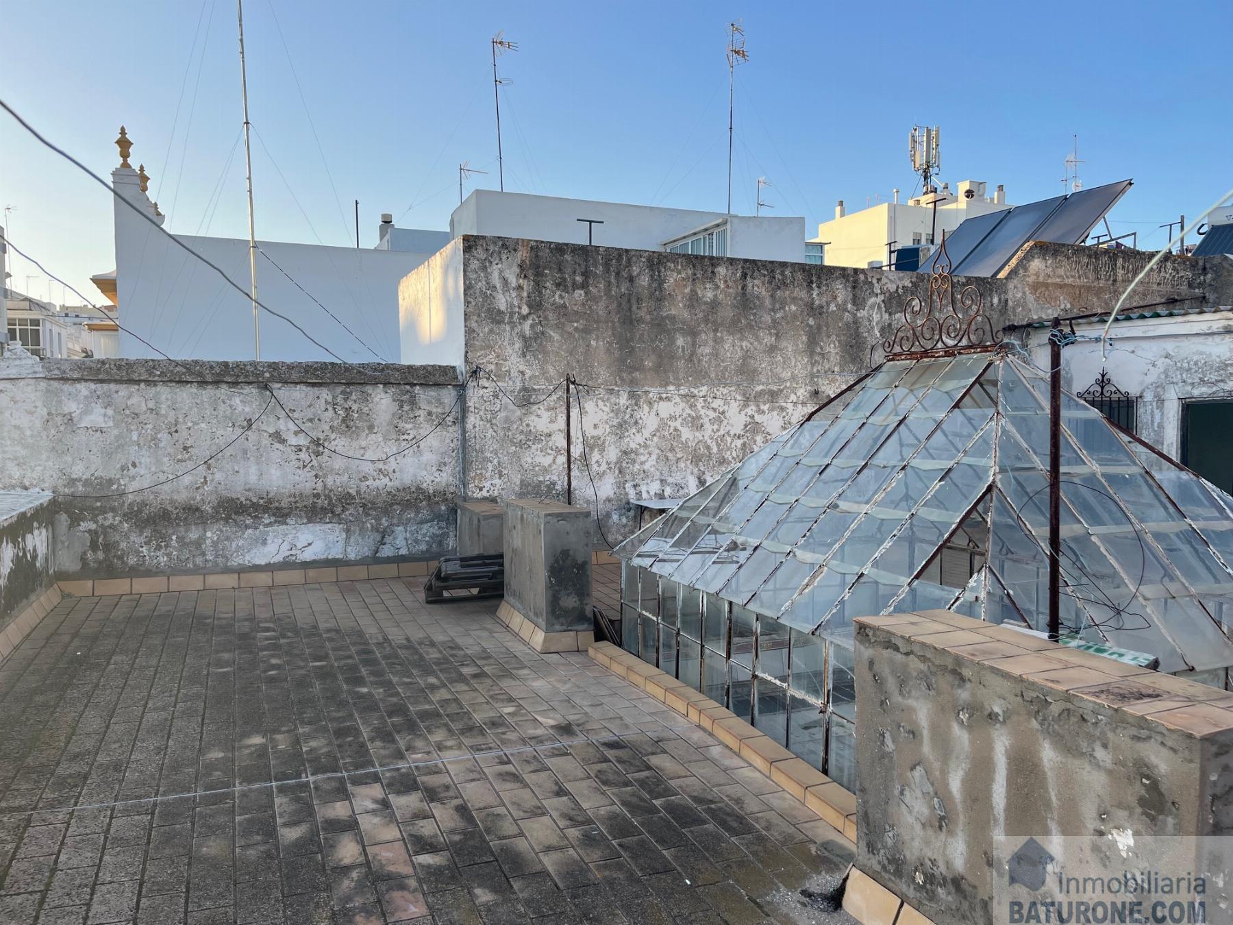 For sale of house in San Fernando