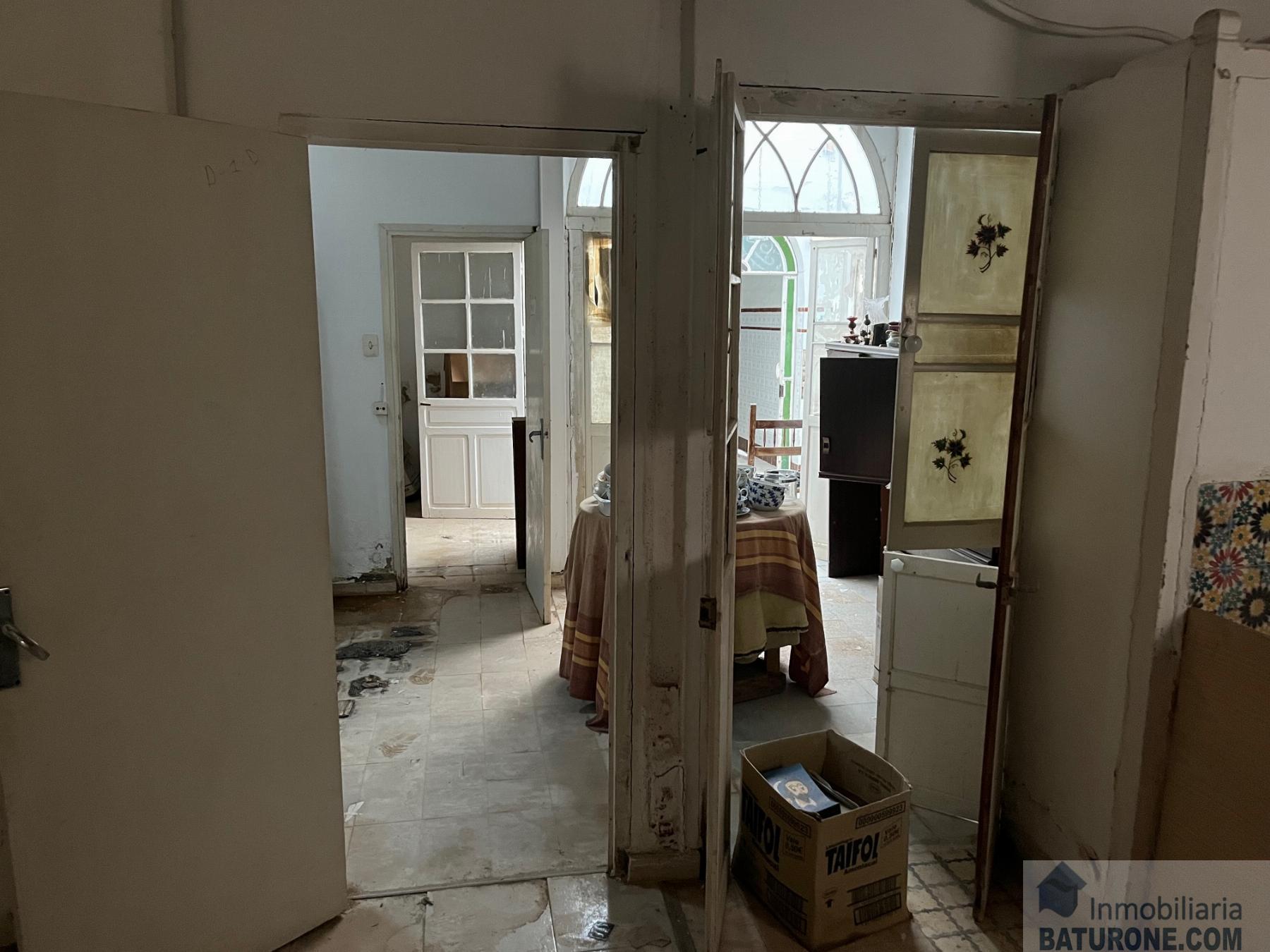 For sale of house in San Fernando