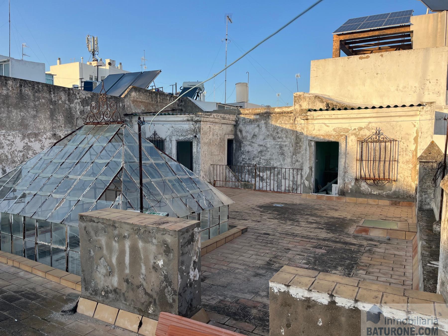 For sale of house in San Fernando