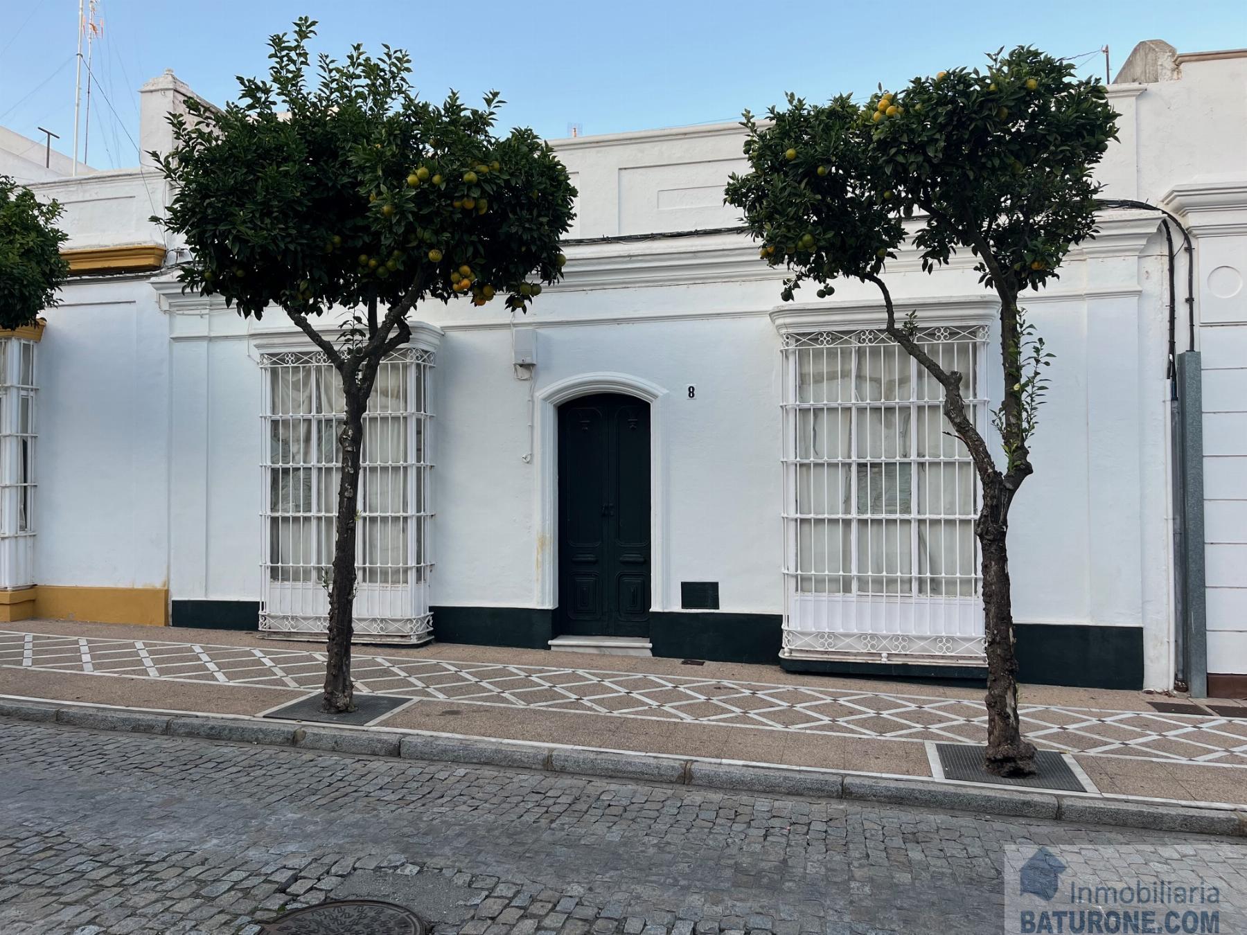 For sale of house in San Fernando