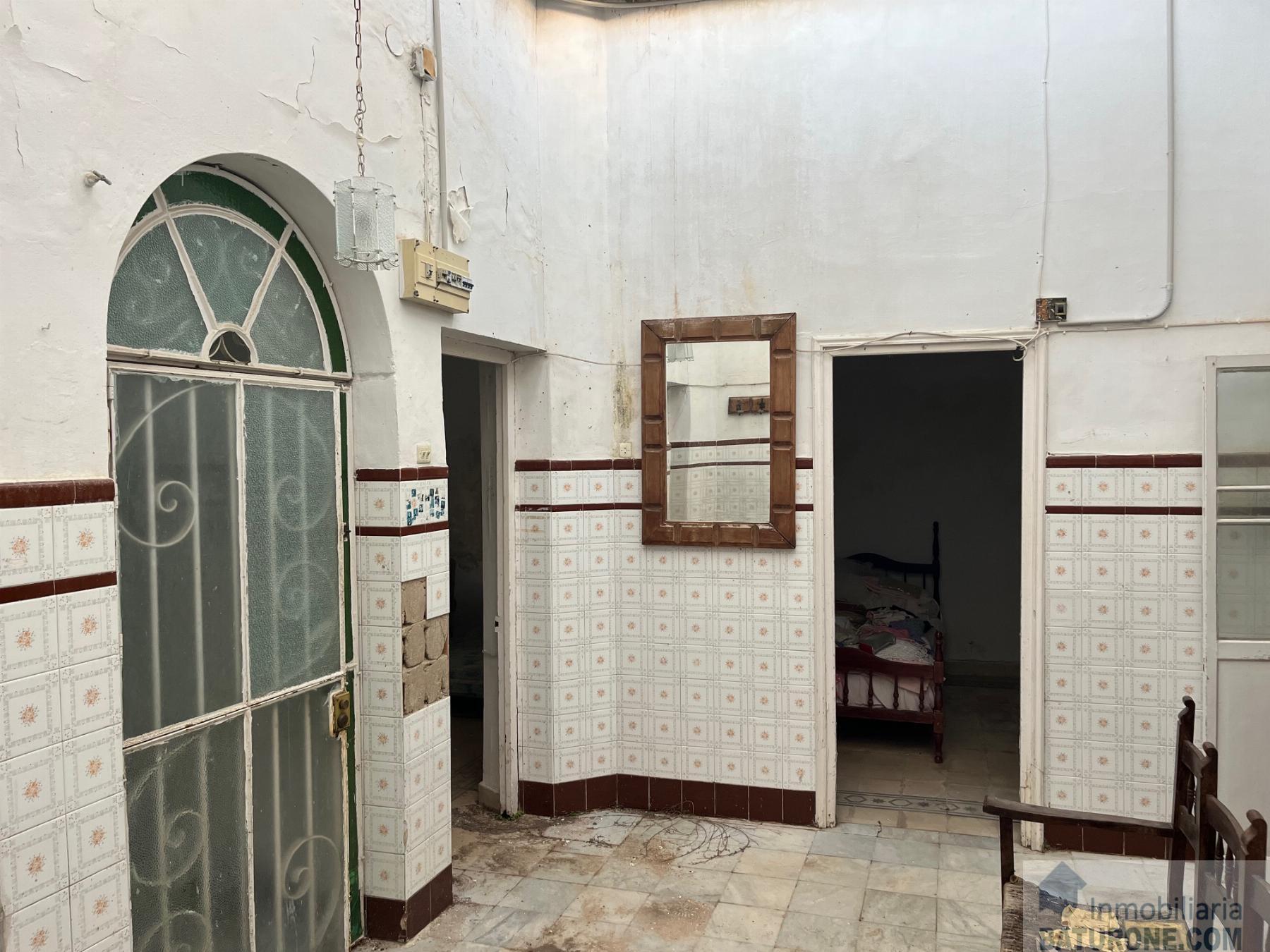 For sale of house in San Fernando