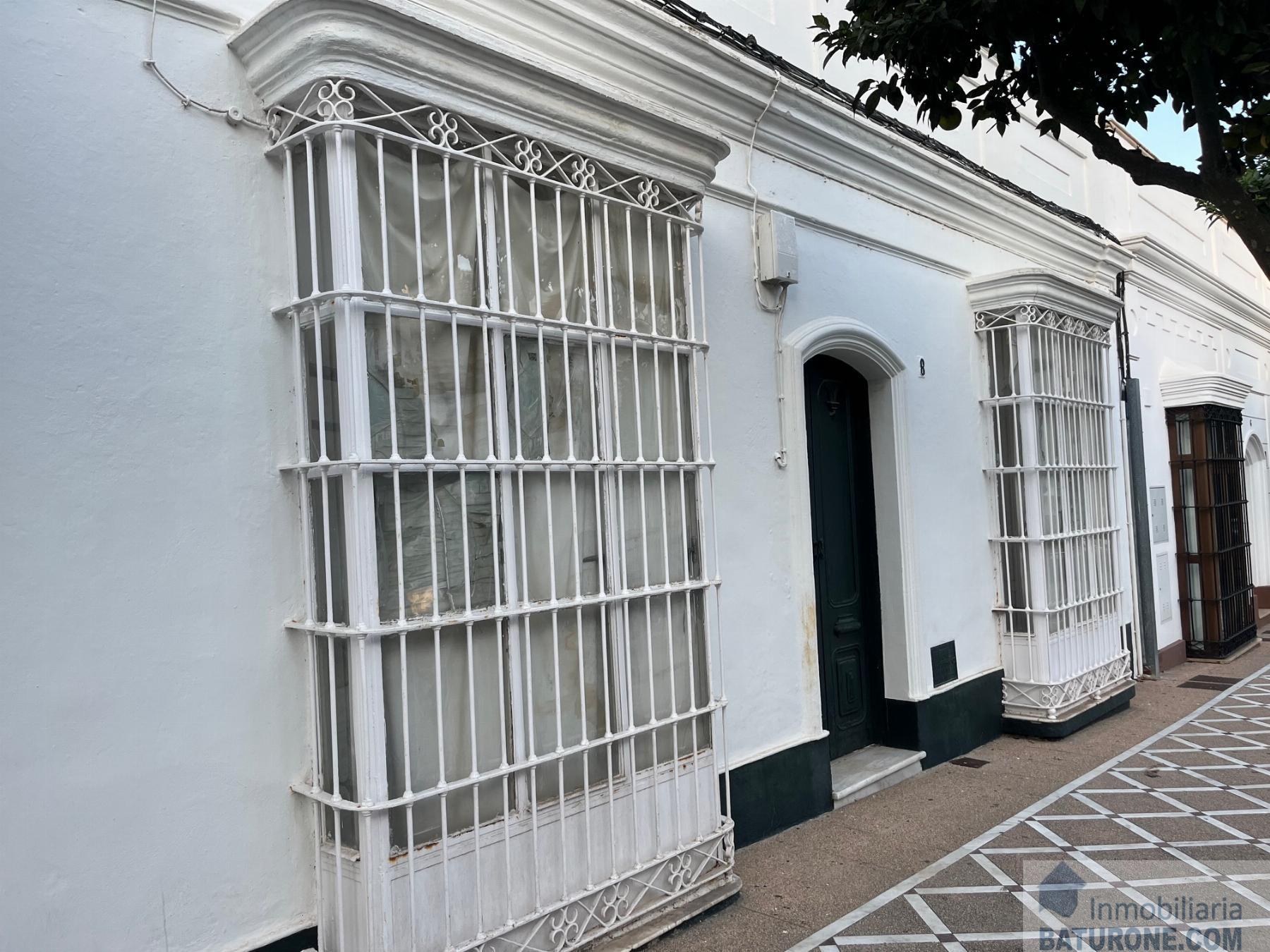 For sale of house in San Fernando