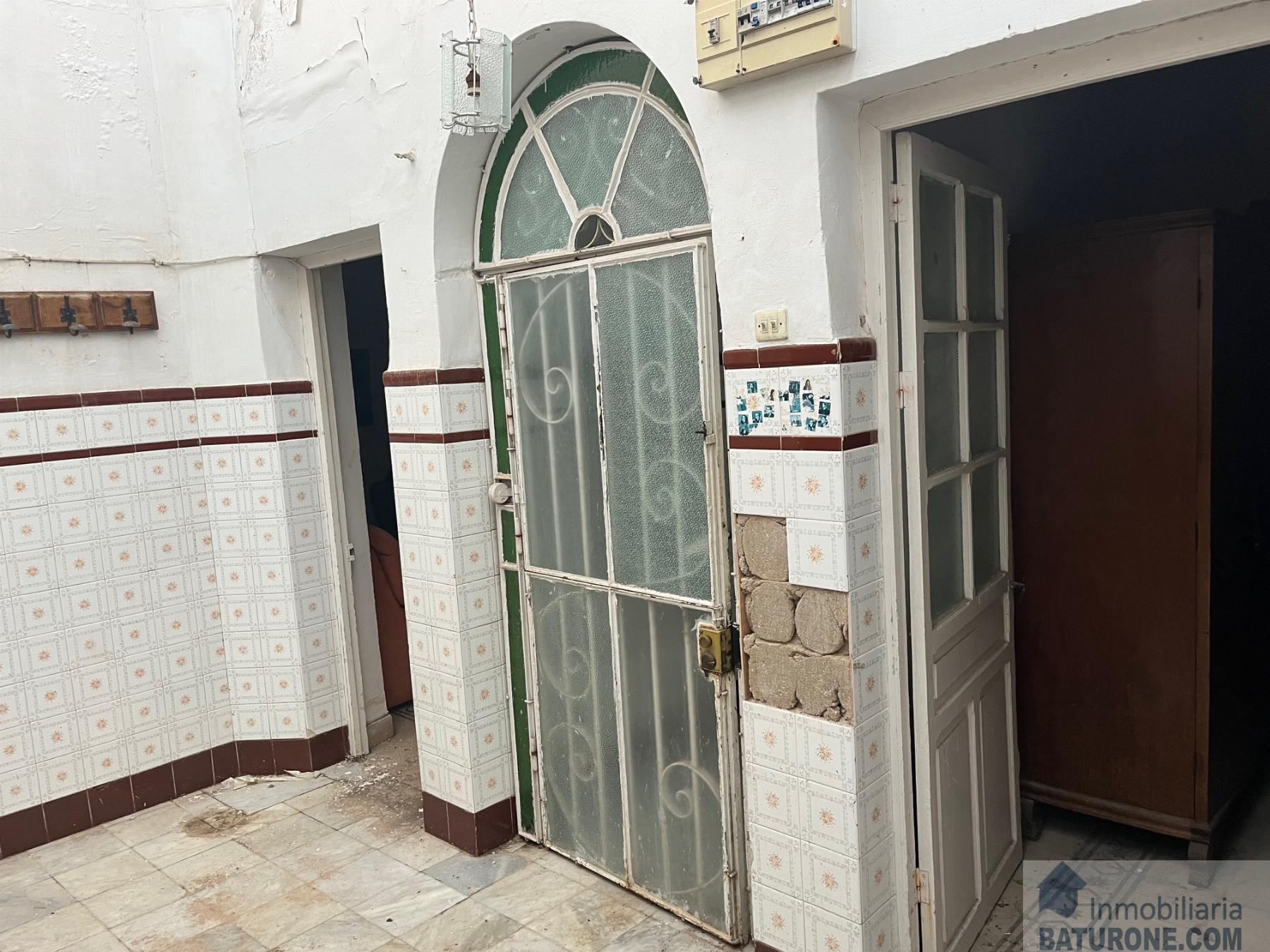 For sale of house in San Fernando