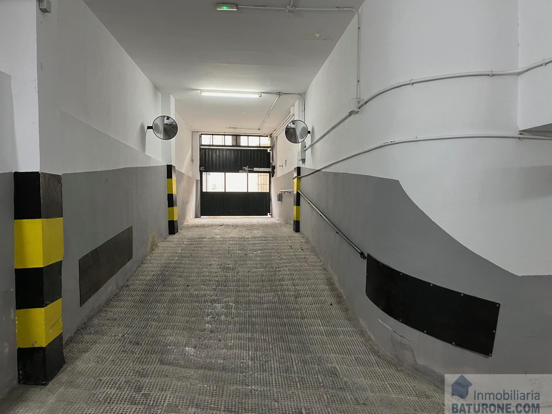 For sale of garage in San Fernando