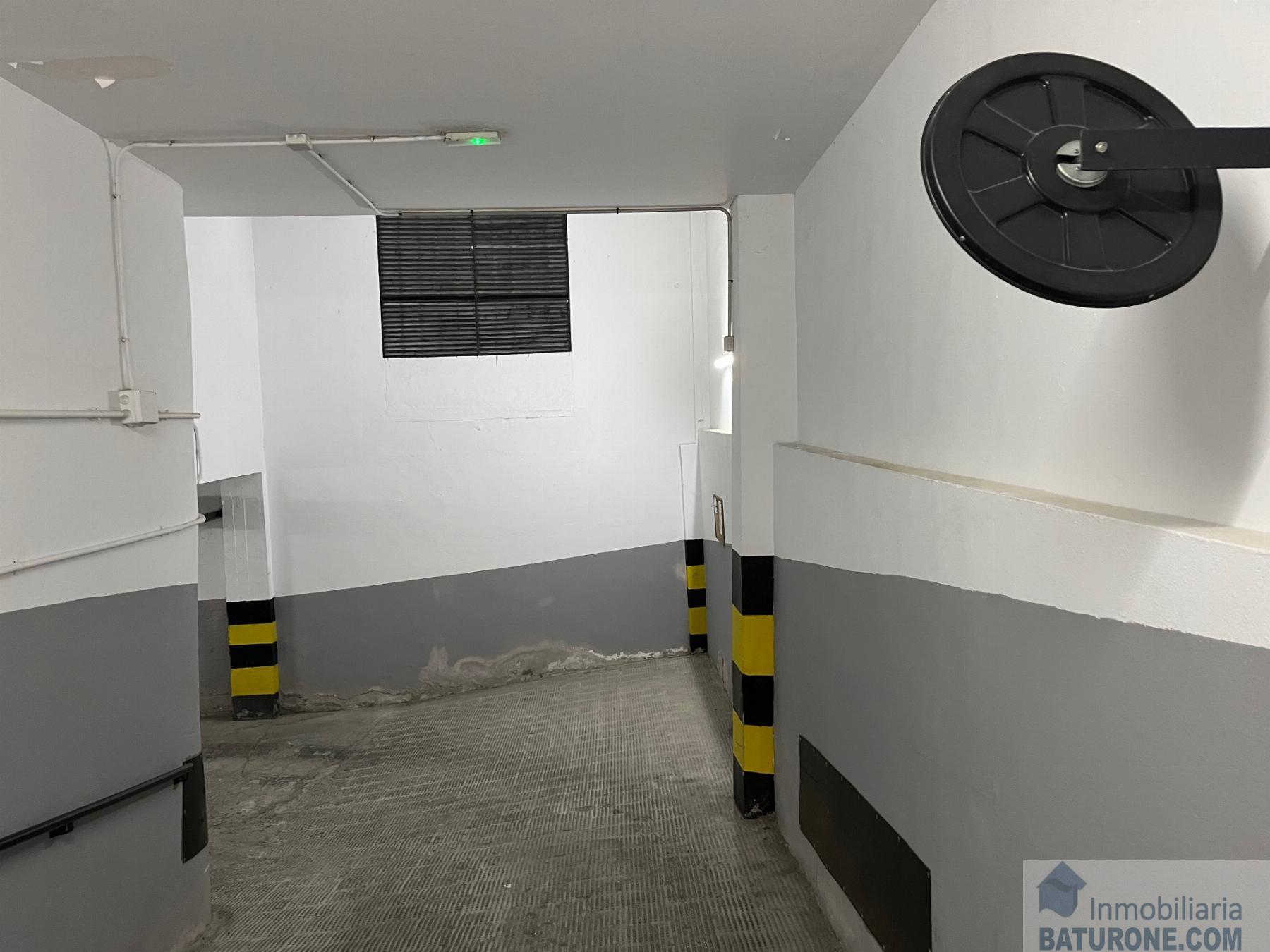For sale of garage in San Fernando