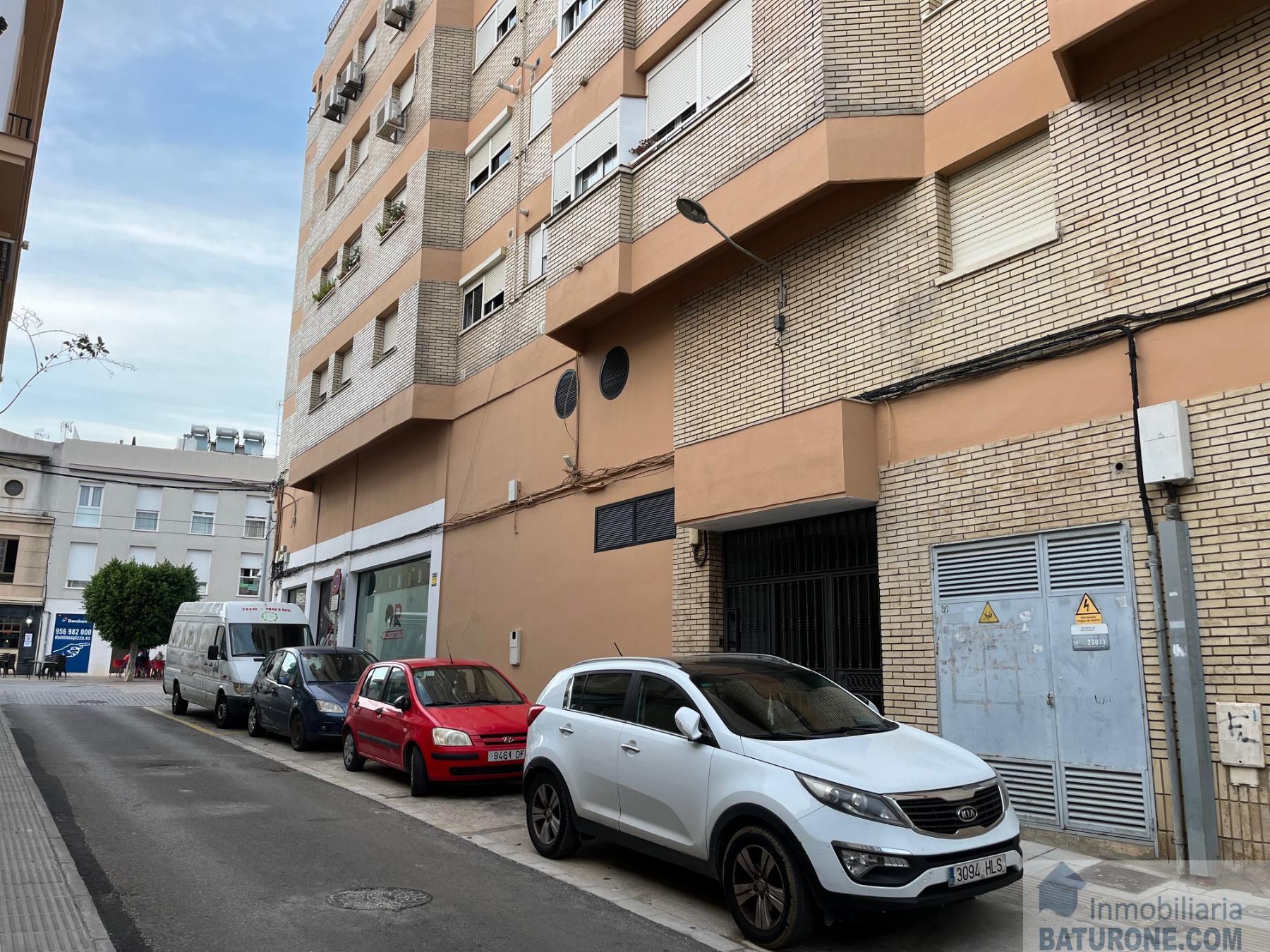 For sale of garage in San Fernando