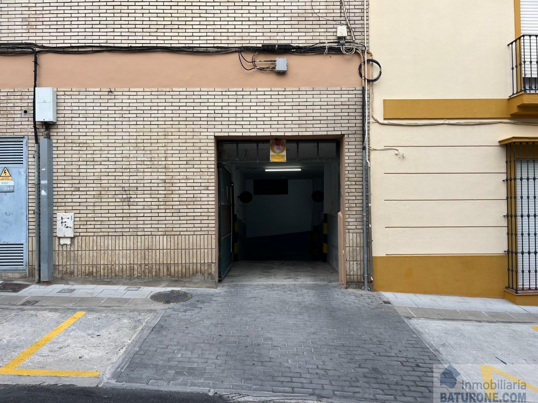 For sale of garage in San Fernando