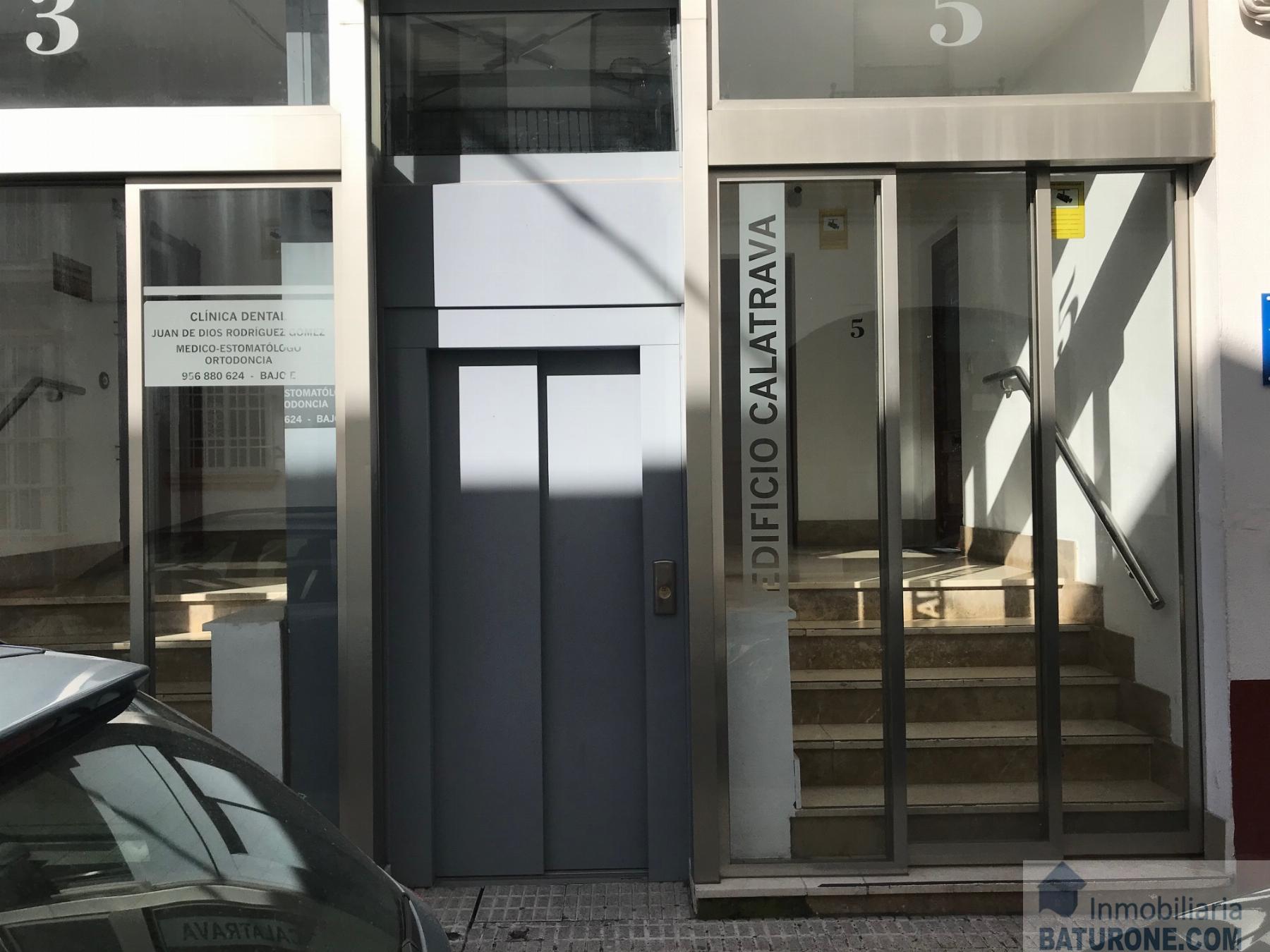 For sale of premises in San Fernando