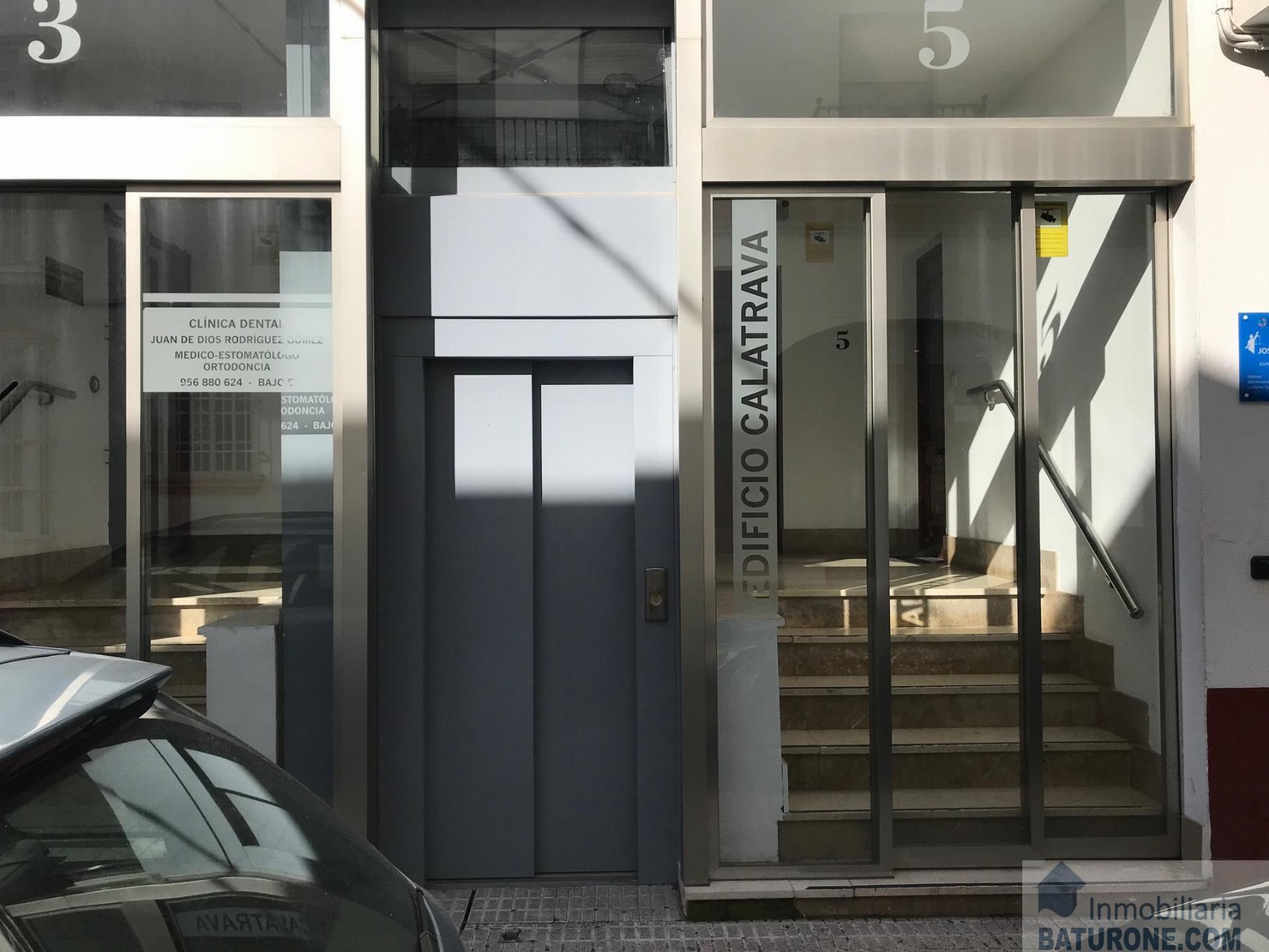 For sale of premises in San Fernando