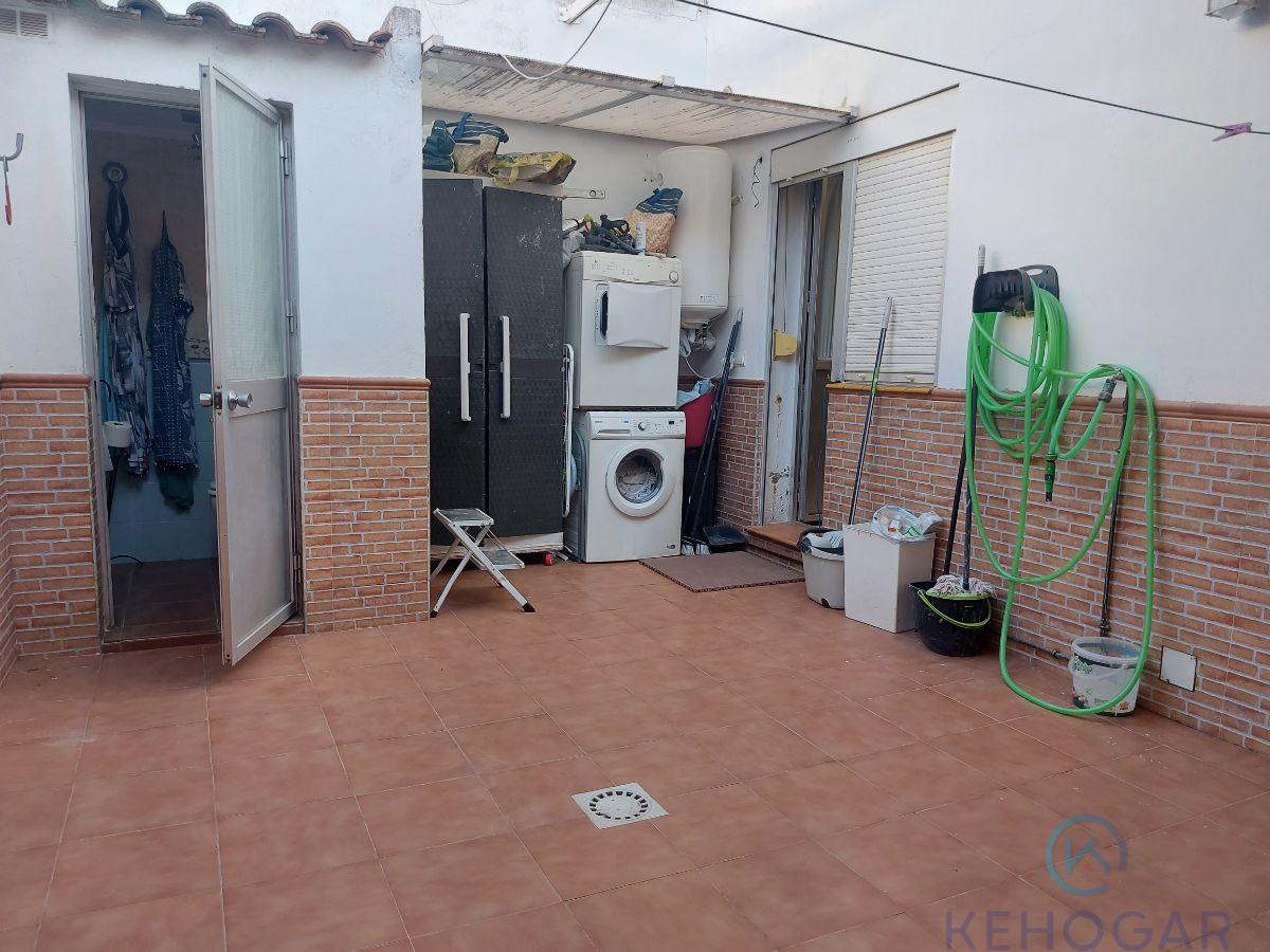 For sale of house in Dos Hermanas