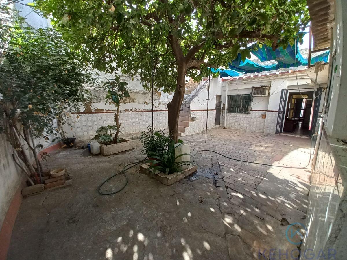 For sale of house in Dos Hermanas