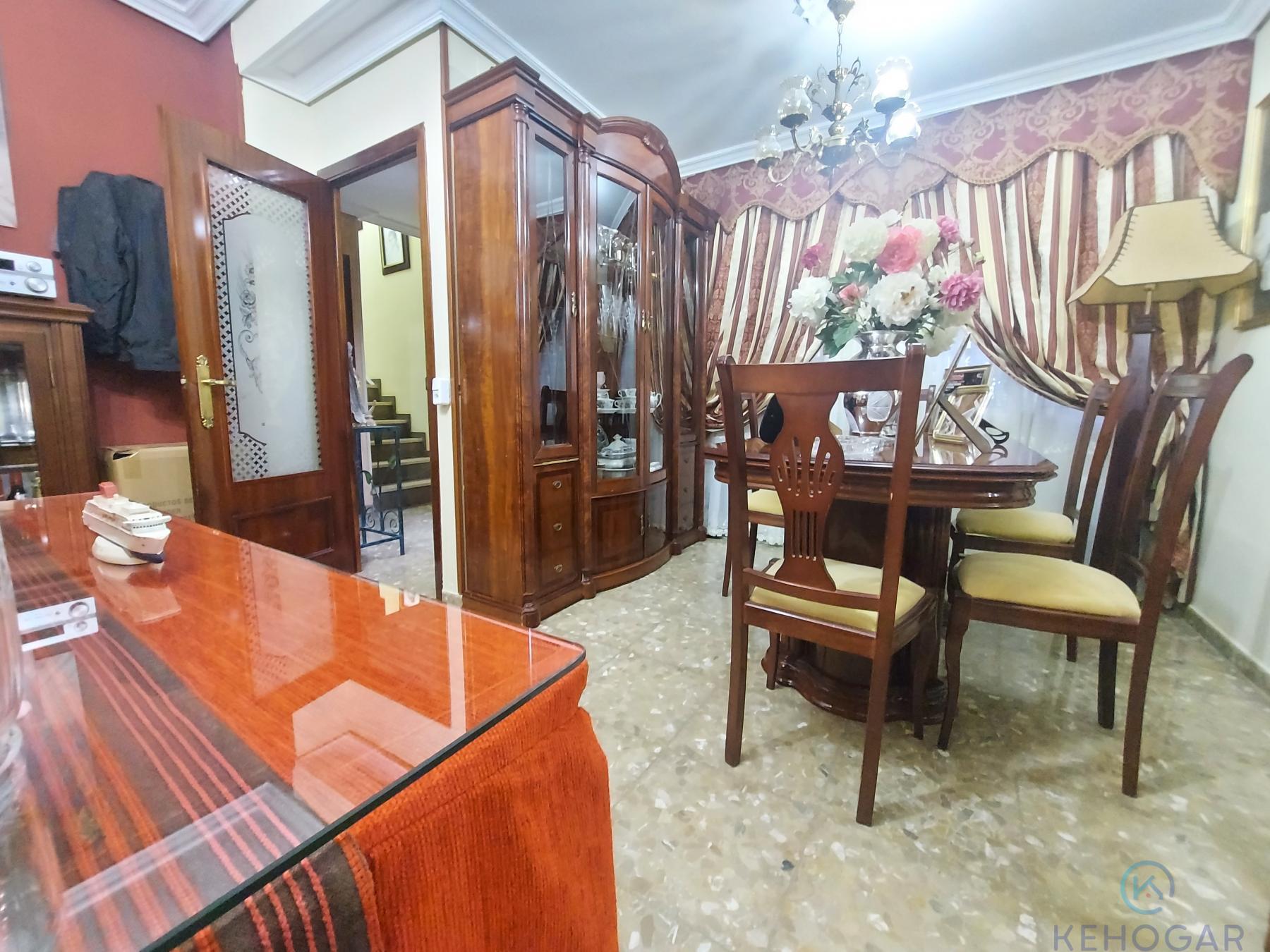 For sale of house in Dos Hermanas