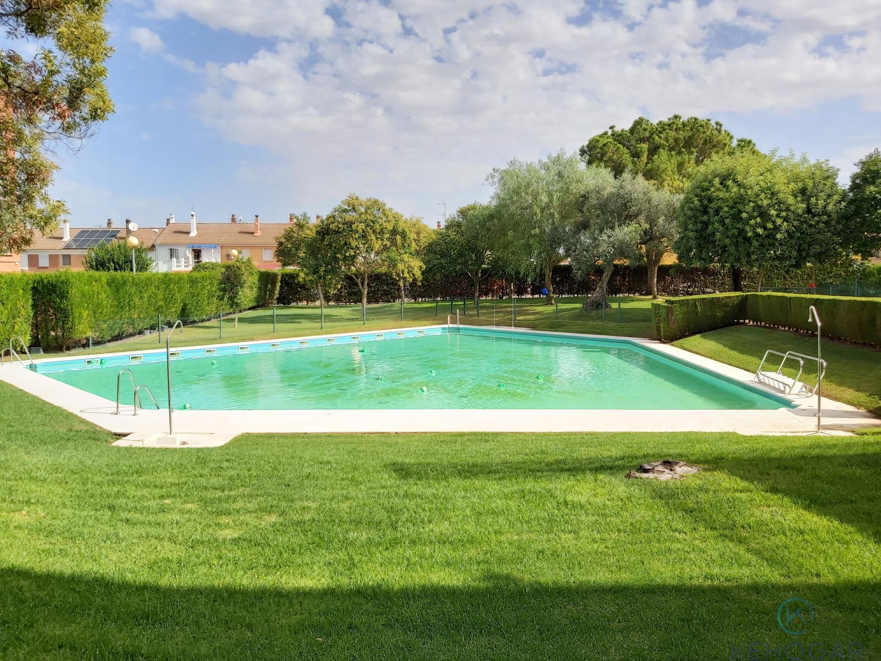 For sale of duplex in Dos Hermanas