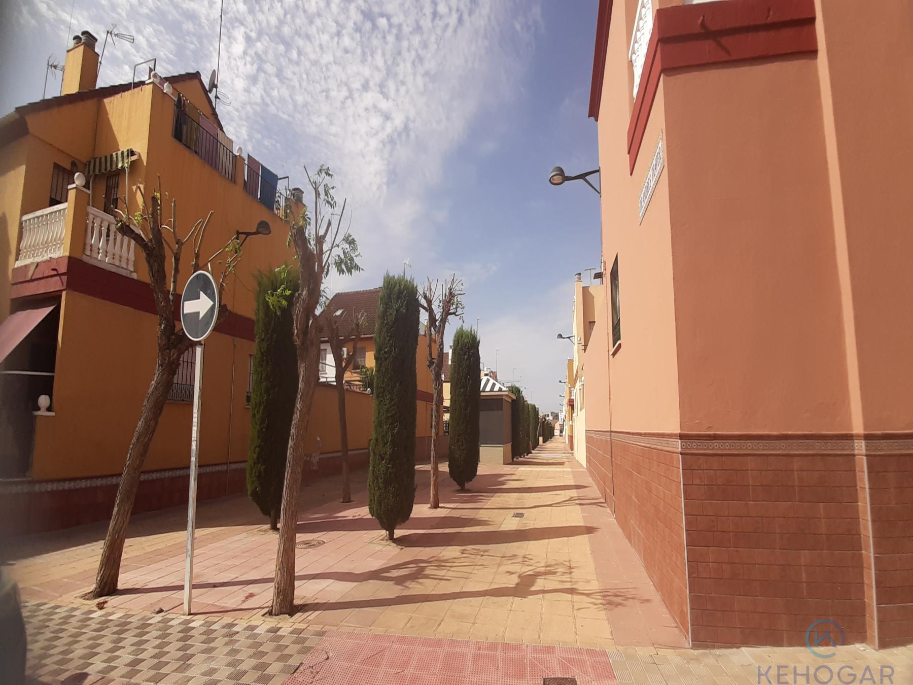For sale of house in Dos Hermanas