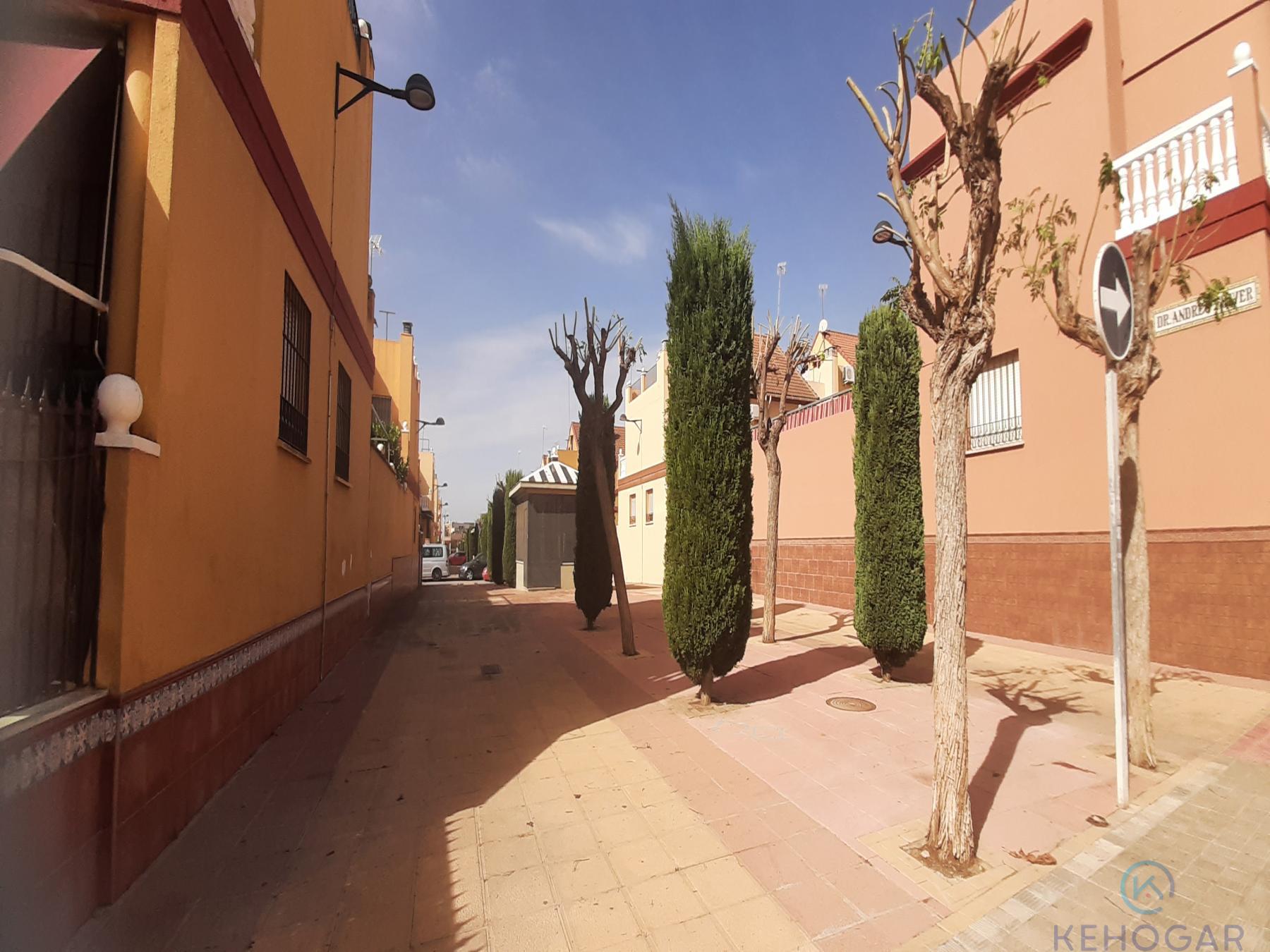 For sale of house in Dos Hermanas