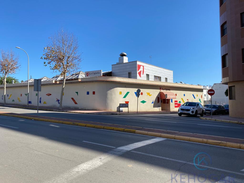 For sale of commercial in Dos Hermanas