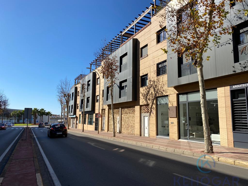 For sale of commercial in Dos Hermanas