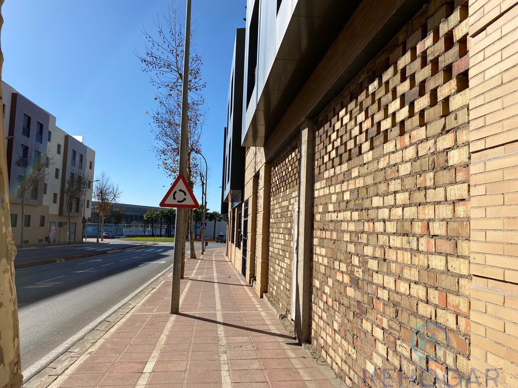 For sale of commercial in Dos Hermanas