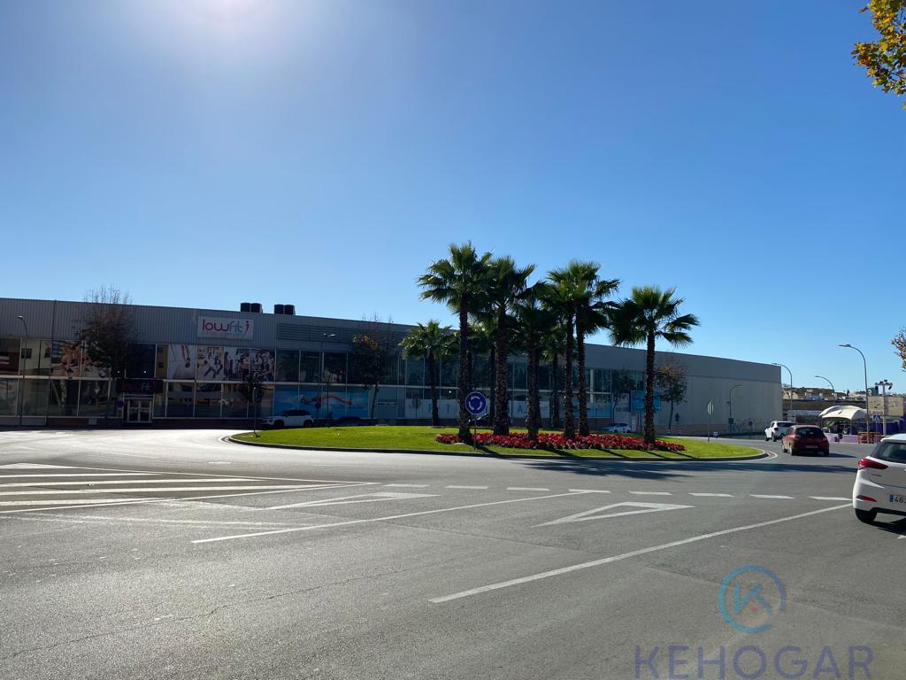 For sale of commercial in Dos Hermanas
