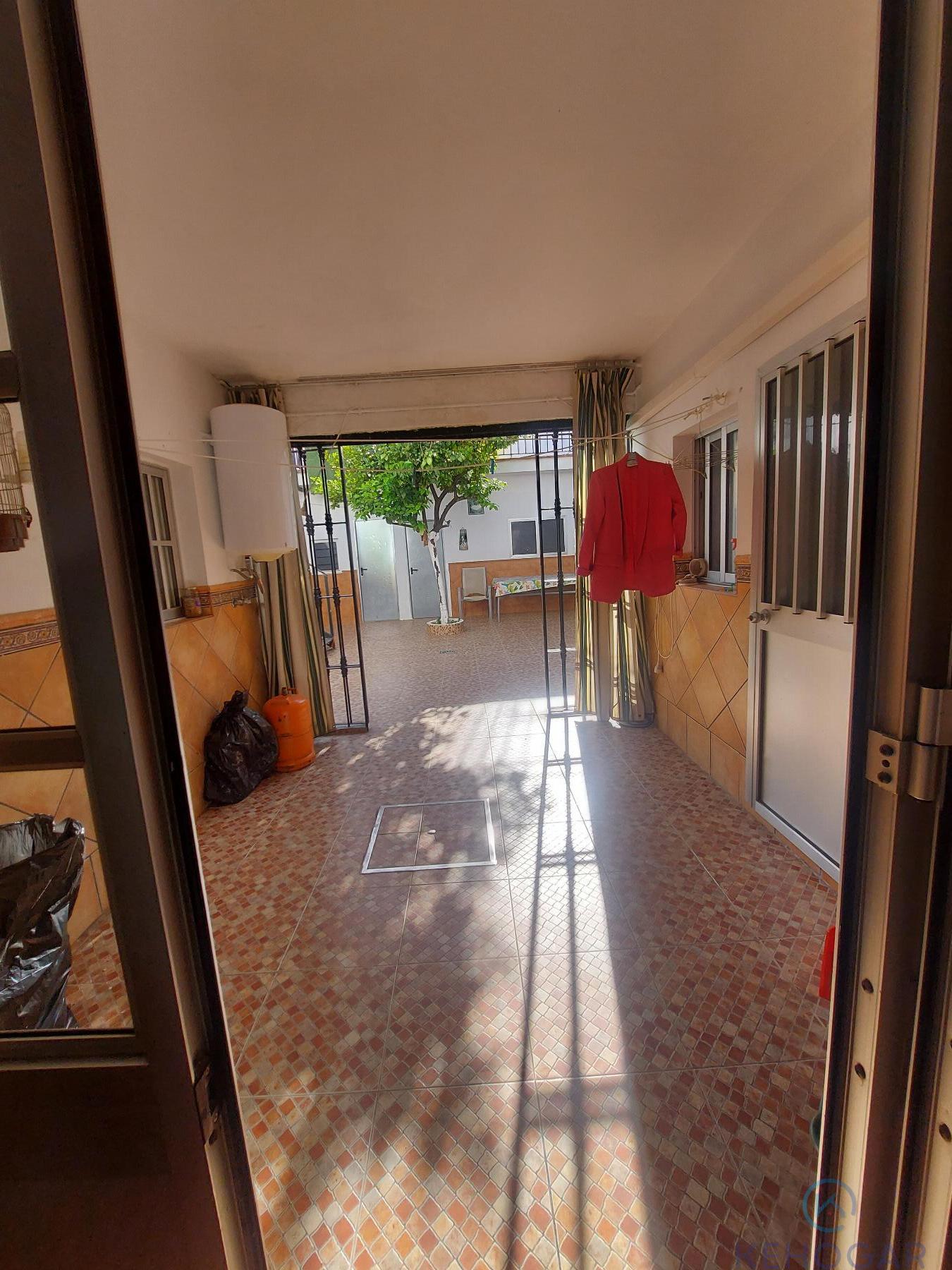 For sale of house in Dos Hermanas