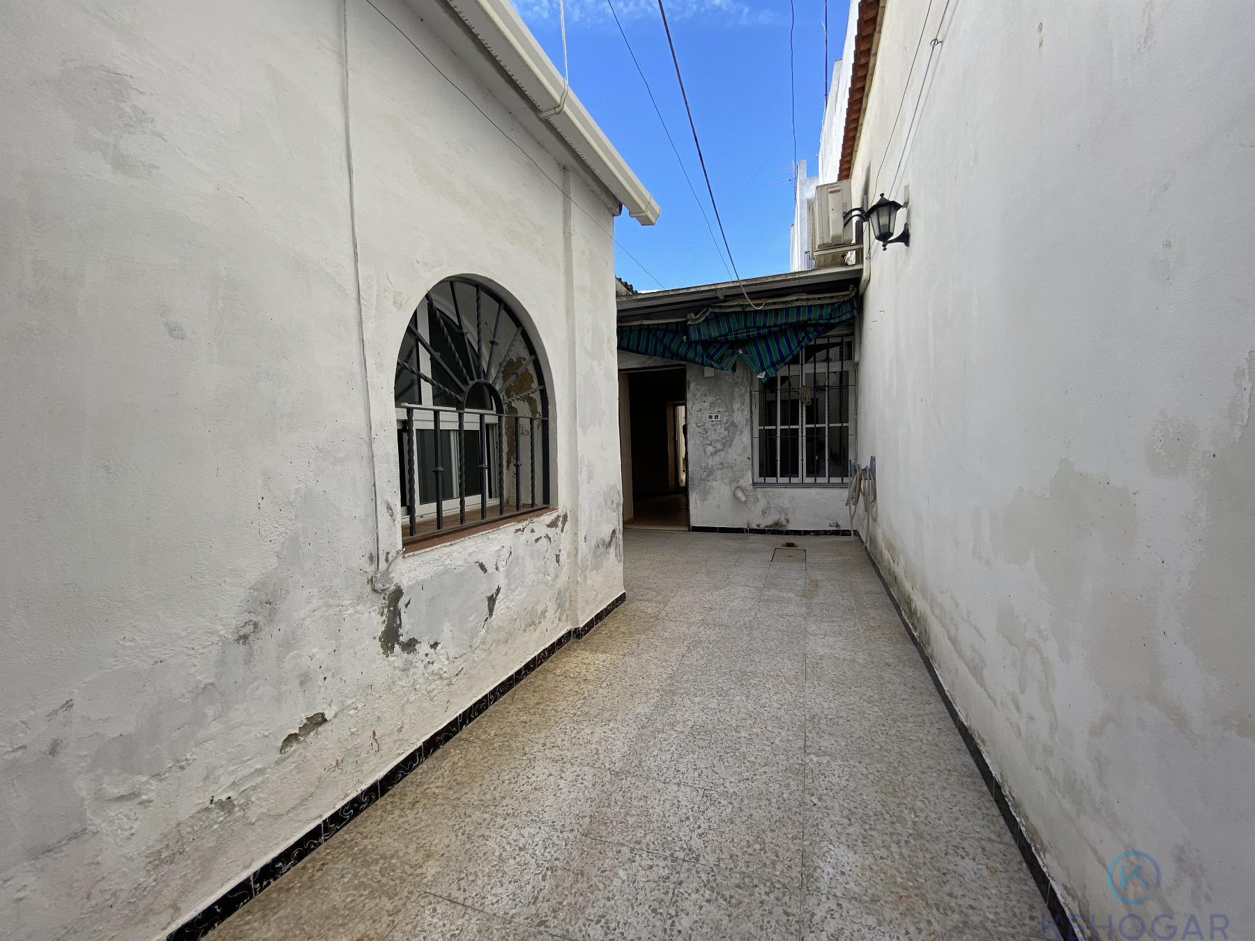 For sale of house in Dos Hermanas