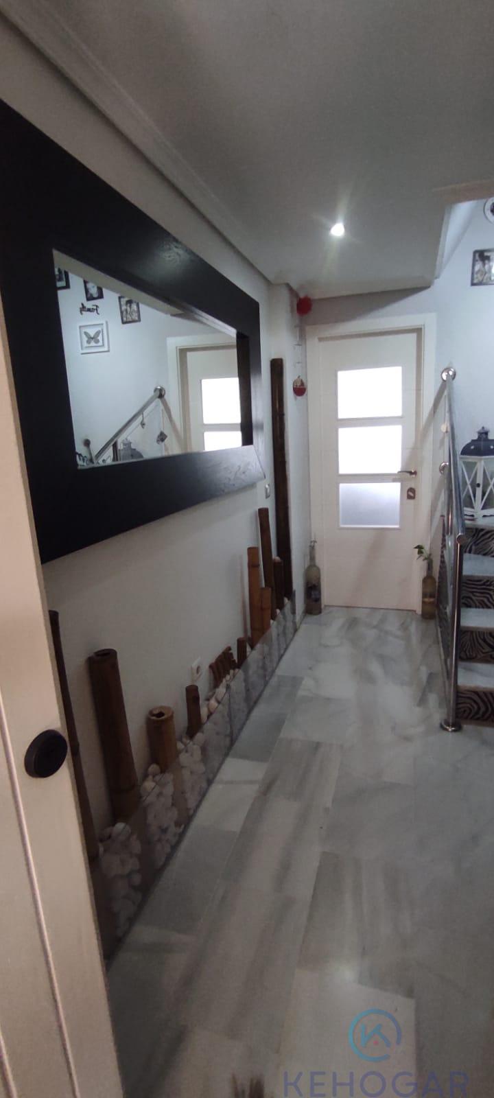 For sale of duplex in Dos Hermanas