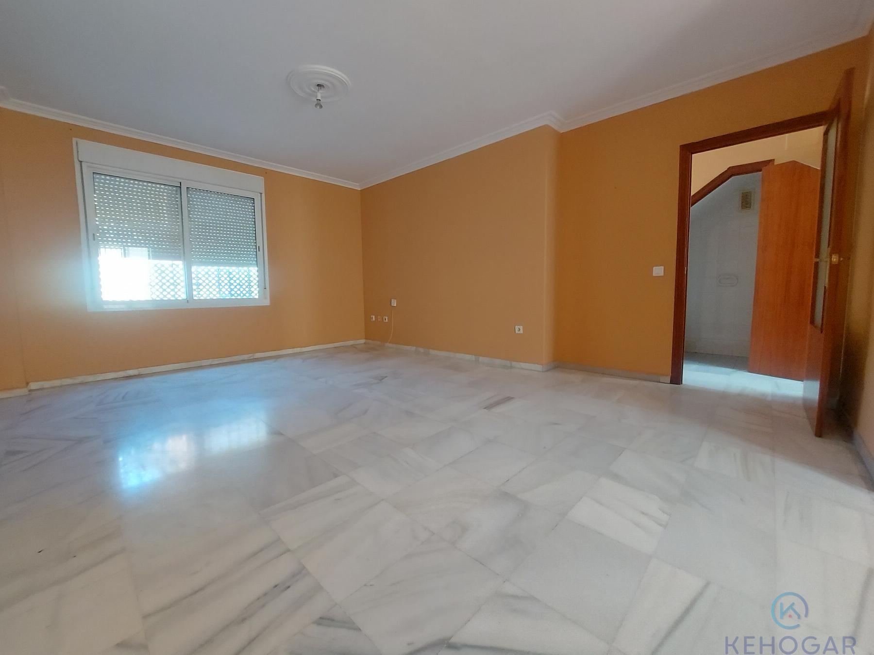 For sale of duplex in Dos Hermanas
