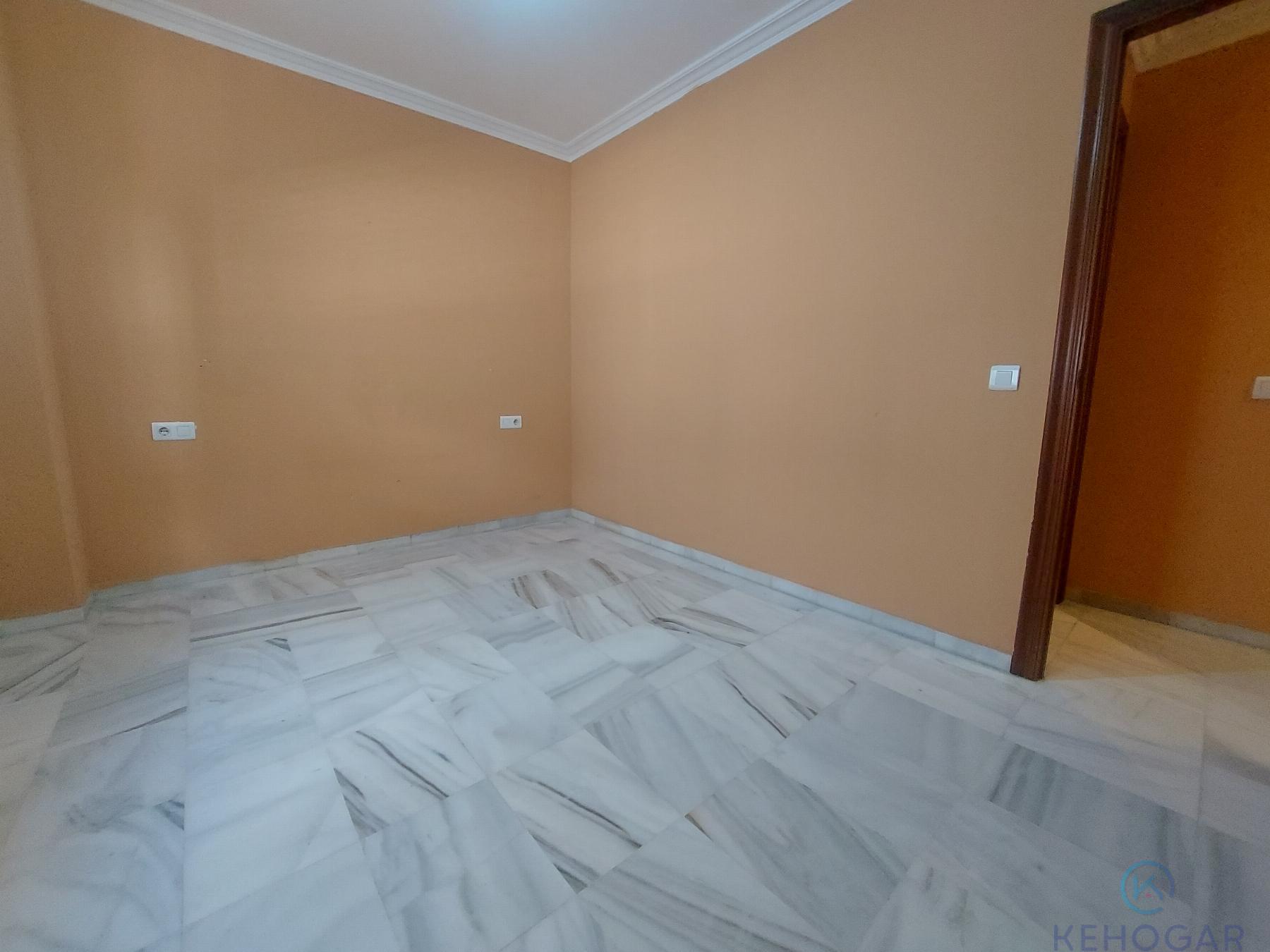 For sale of duplex in Dos Hermanas