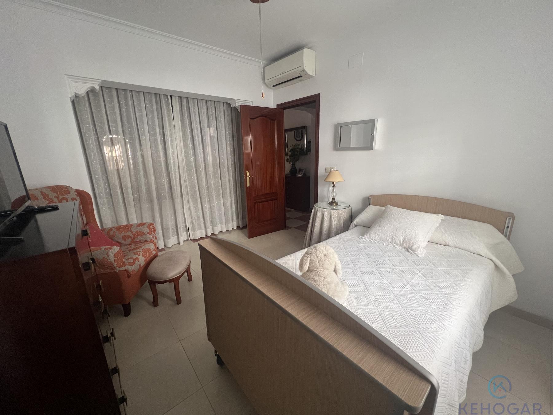 For sale of house in Dos Hermanas