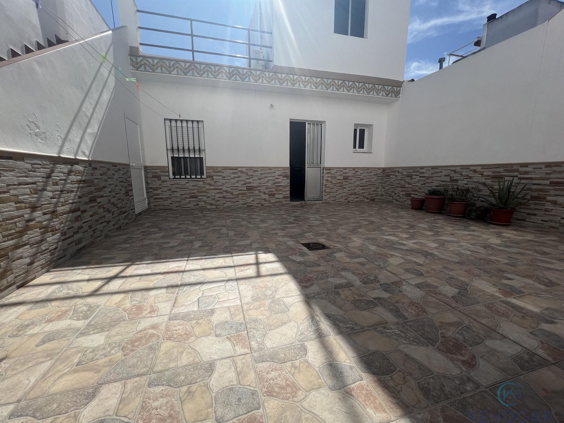 For sale of house in Dos Hermanas