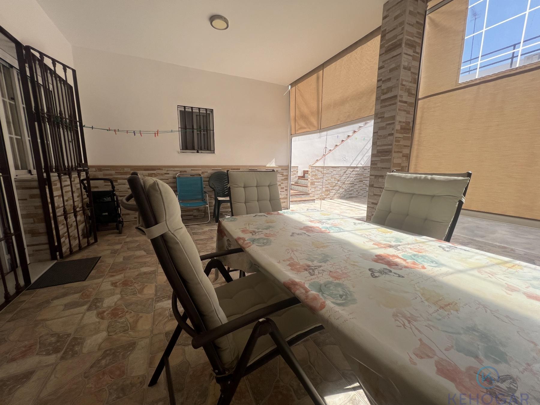 For sale of house in Dos Hermanas