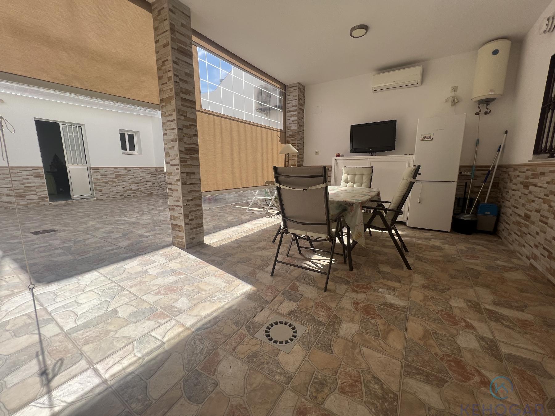 For sale of house in Dos Hermanas