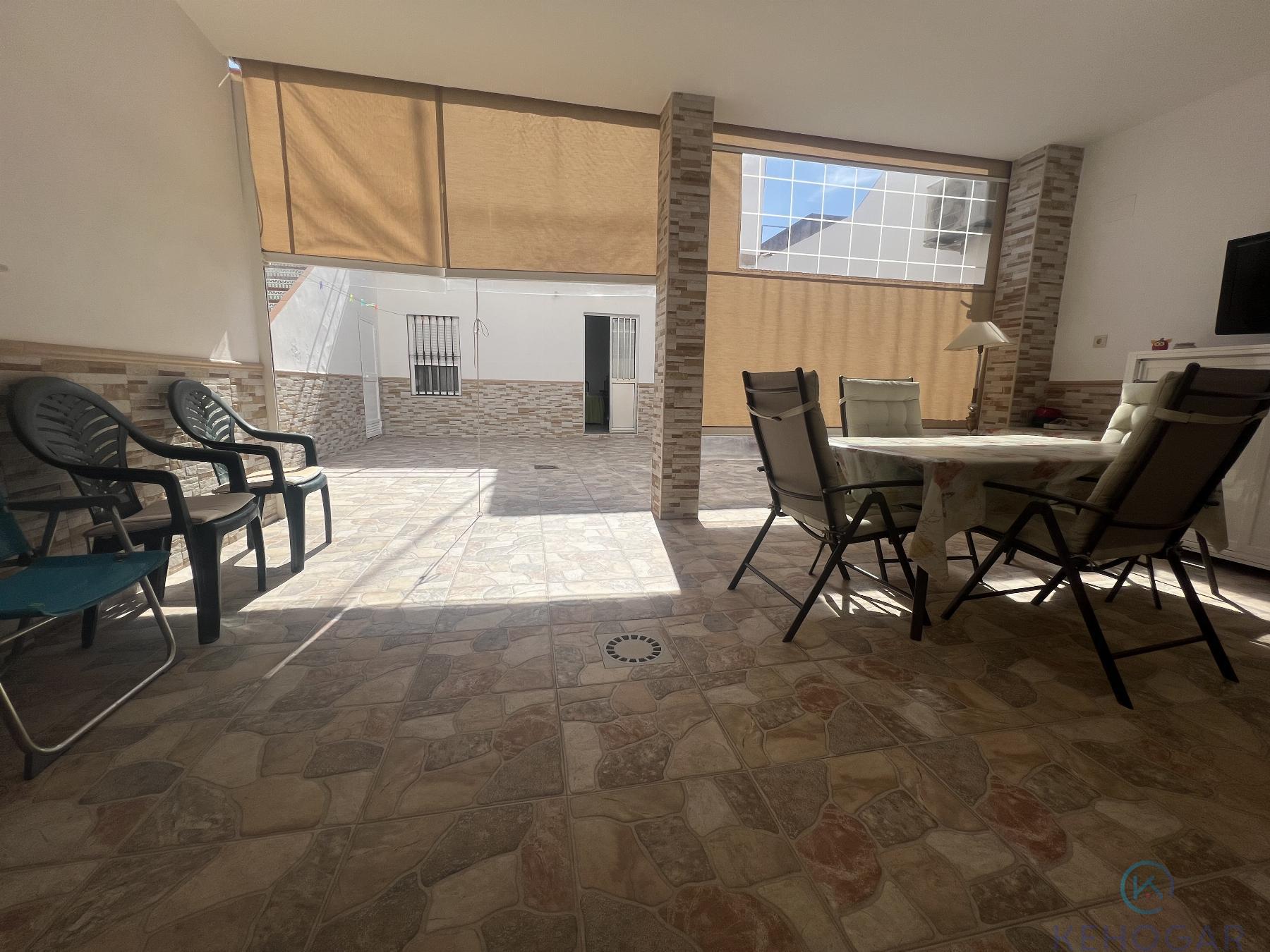 For sale of house in Dos Hermanas