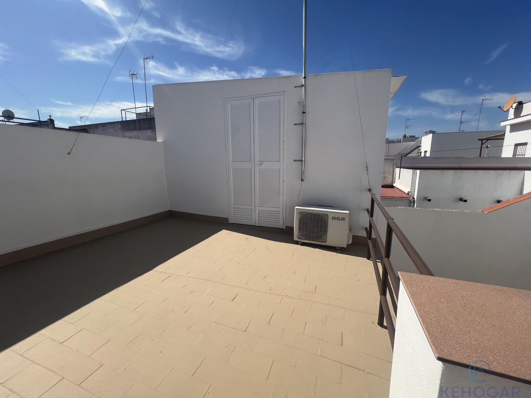 For sale of house in Dos Hermanas