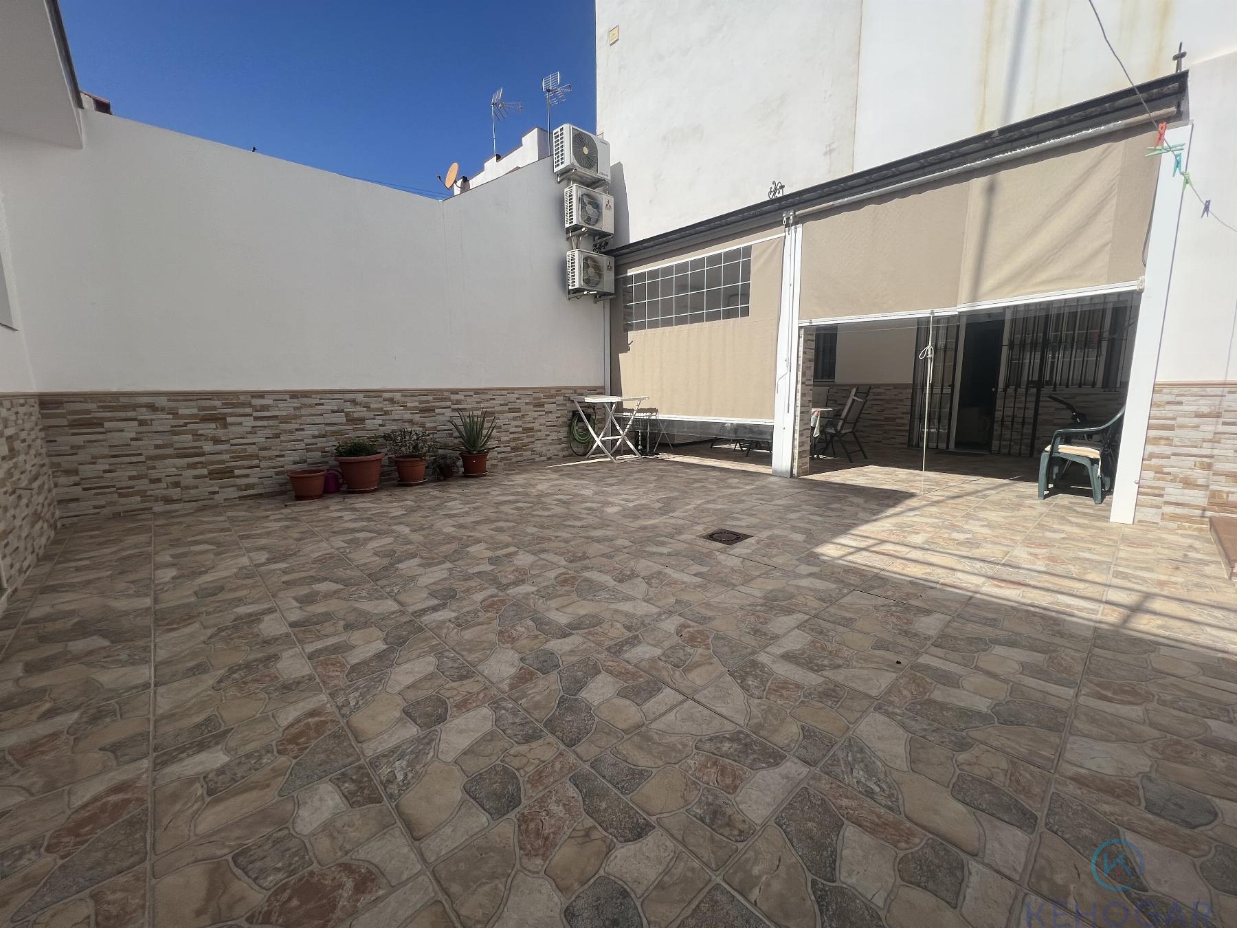 For sale of house in Dos Hermanas