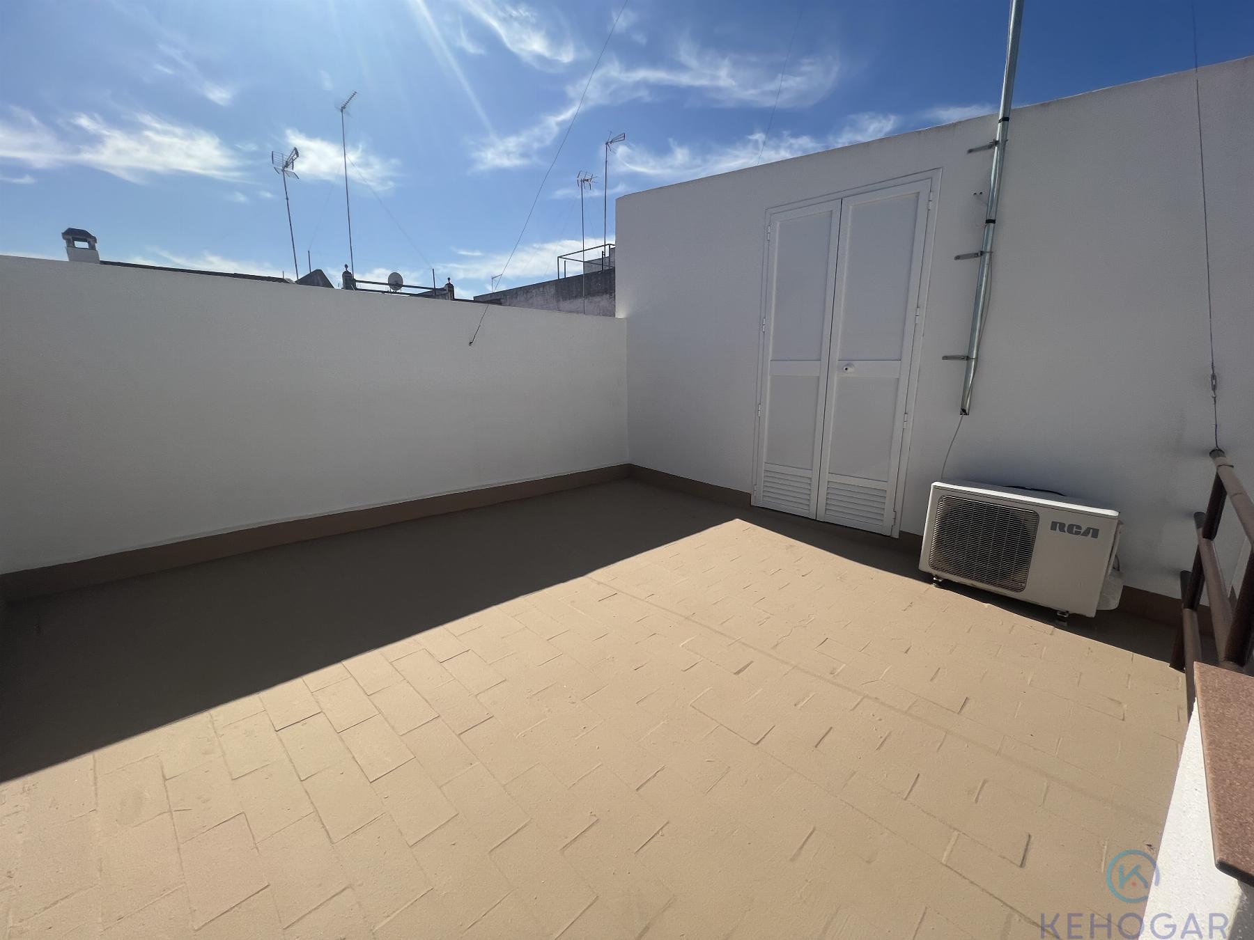 For sale of house in Dos Hermanas
