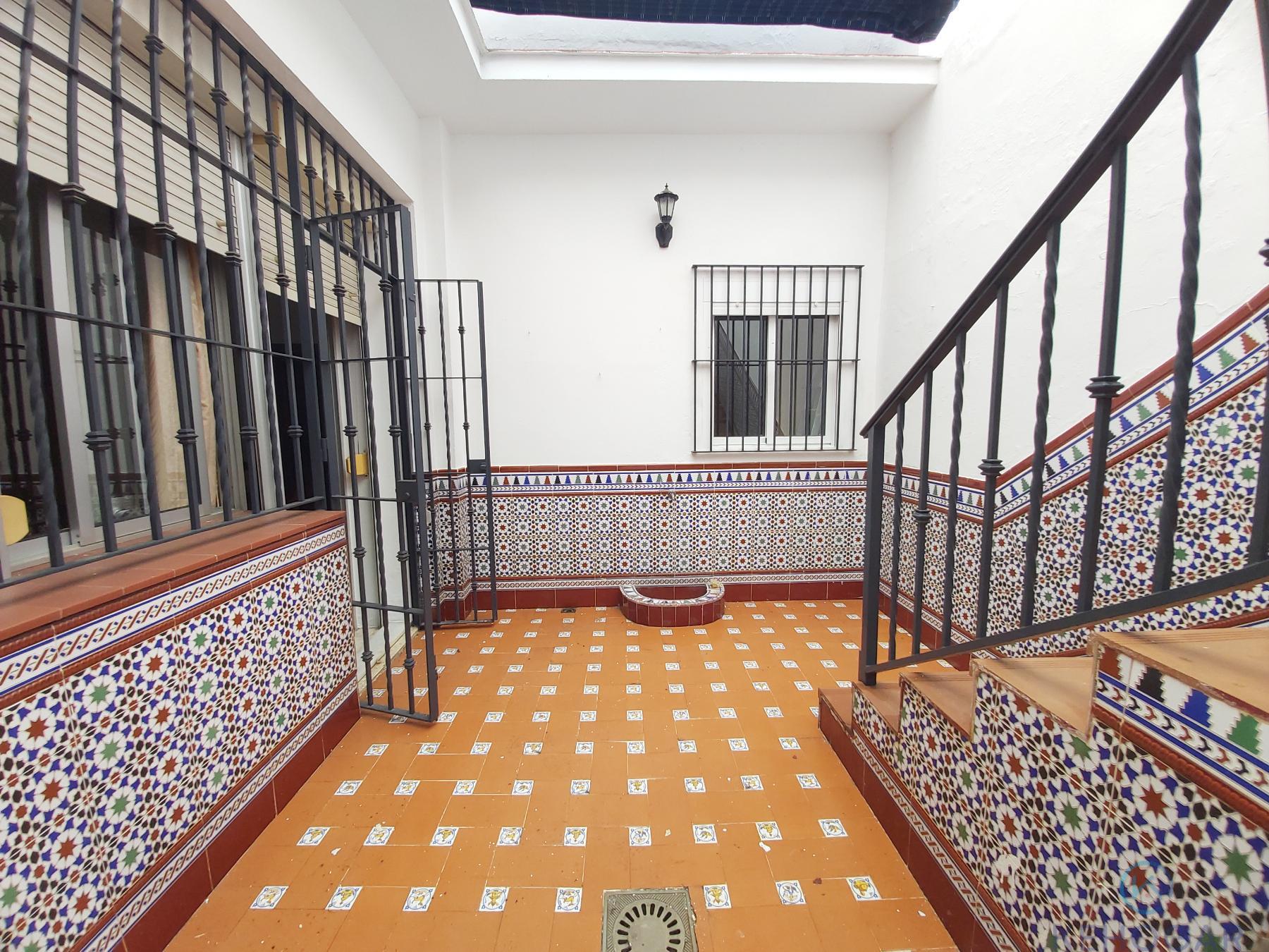 For sale of house in Dos Hermanas