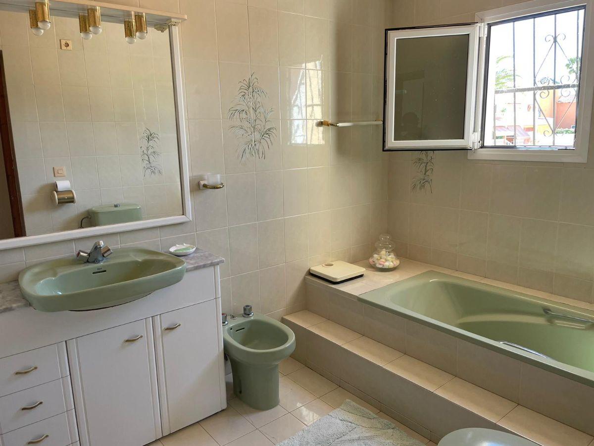 For sale of chalet in Torrevieja