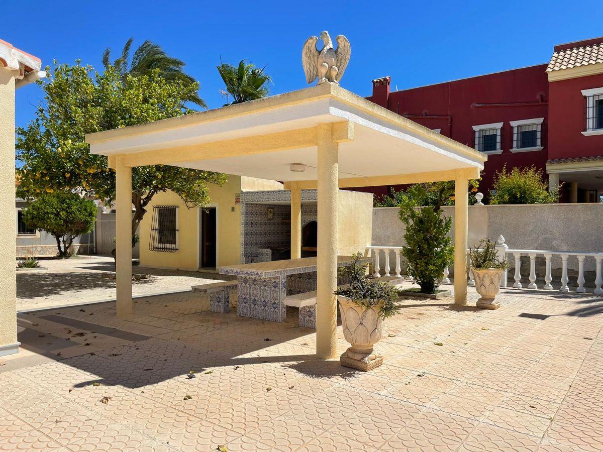 For sale of chalet in Torrevieja