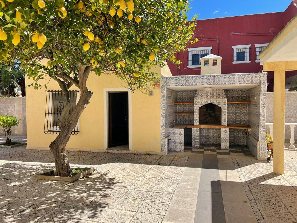 For sale of chalet in Torrevieja