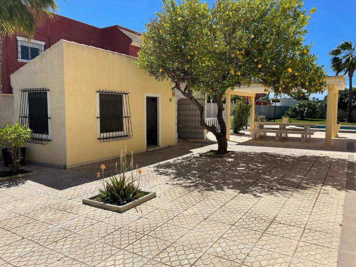 For sale of chalet in Torrevieja