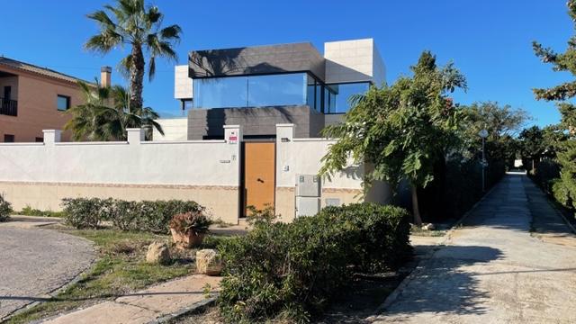For sale of villa in Torrevieja