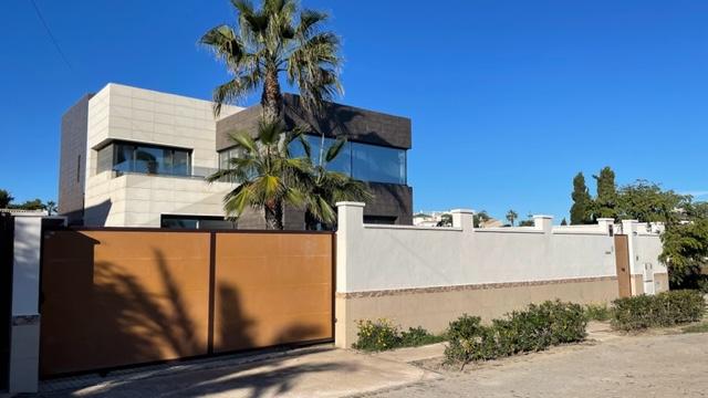 For sale of villa in Torrevieja