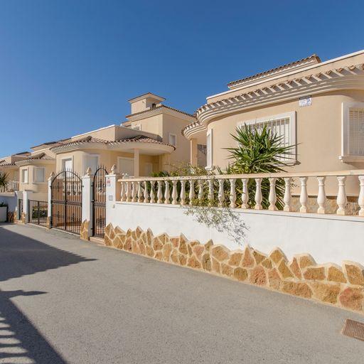 For sale of villa in San Miguel de Salinas
