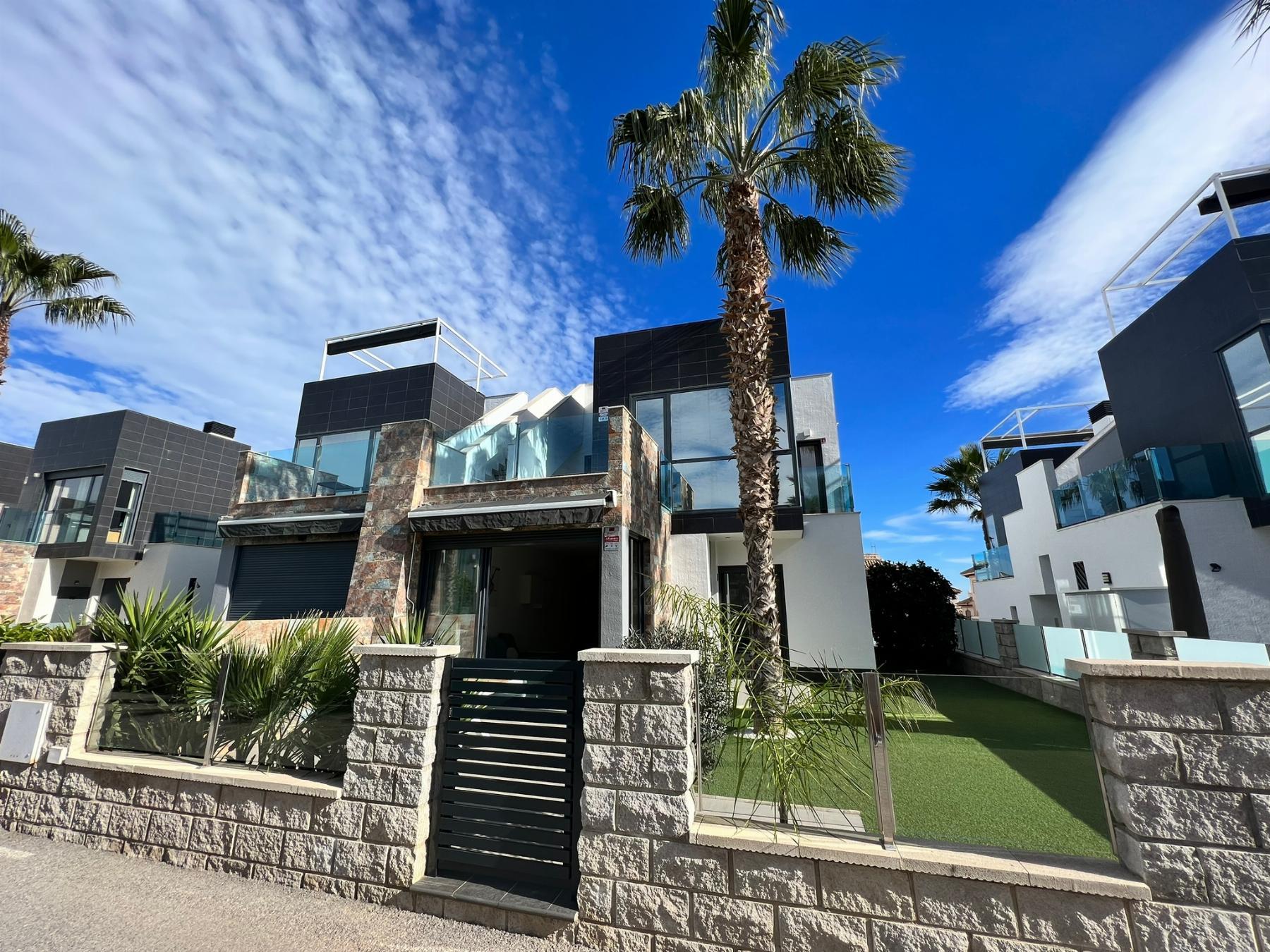 For sale of villa in Orihuela Costa