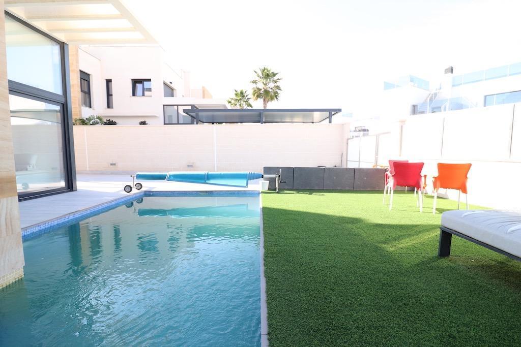 For sale of villa in Orihuela Costa