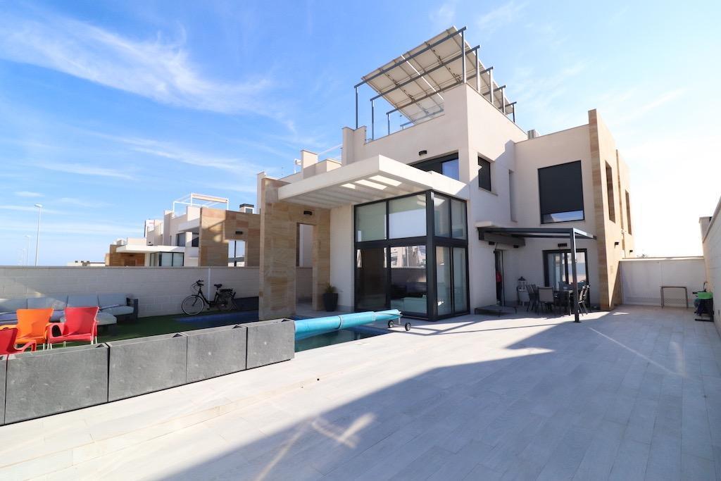For sale of villa in Orihuela Costa