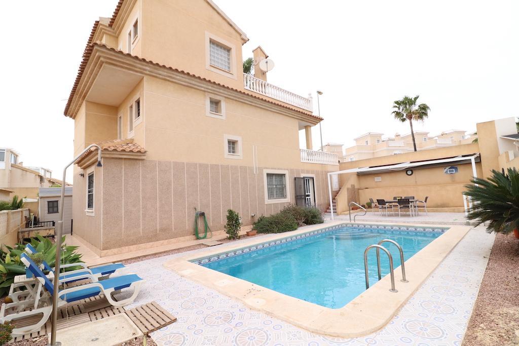 For sale of villa in Torrevieja
