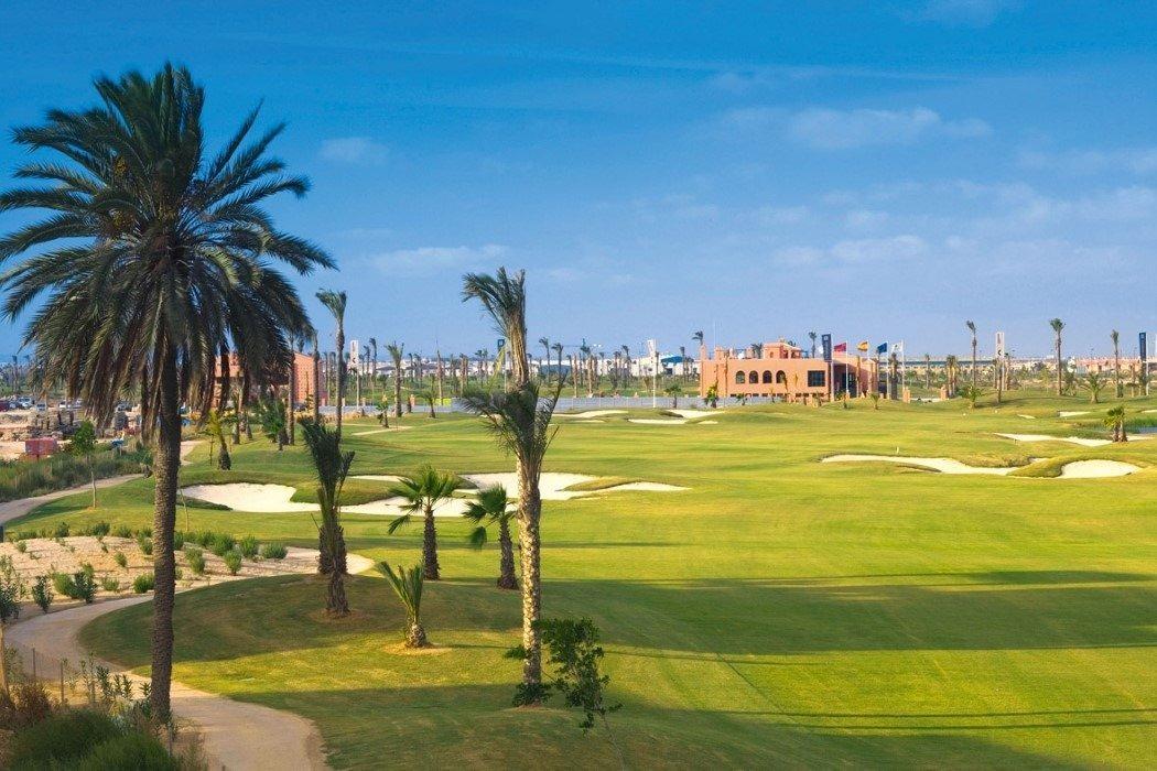 For sale of villa in Los Alcazares