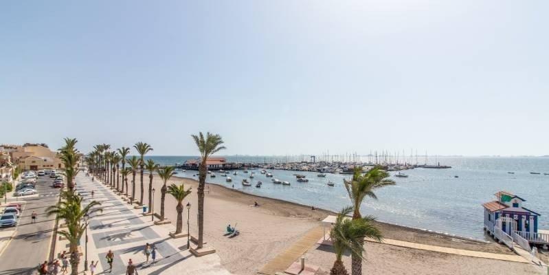 For sale of villa in Los Alcazares